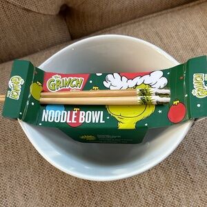 Noodle Bowl with Chopsticks - Green